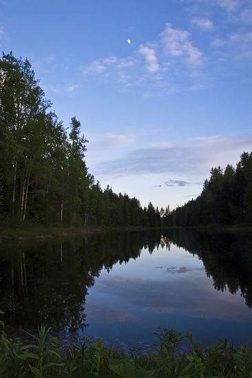 Sunset at the reservoir by kiwichick