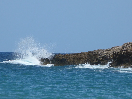 Waves at sea by rosiekind