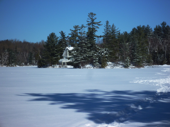 Lakeside Cottage by cwarrior