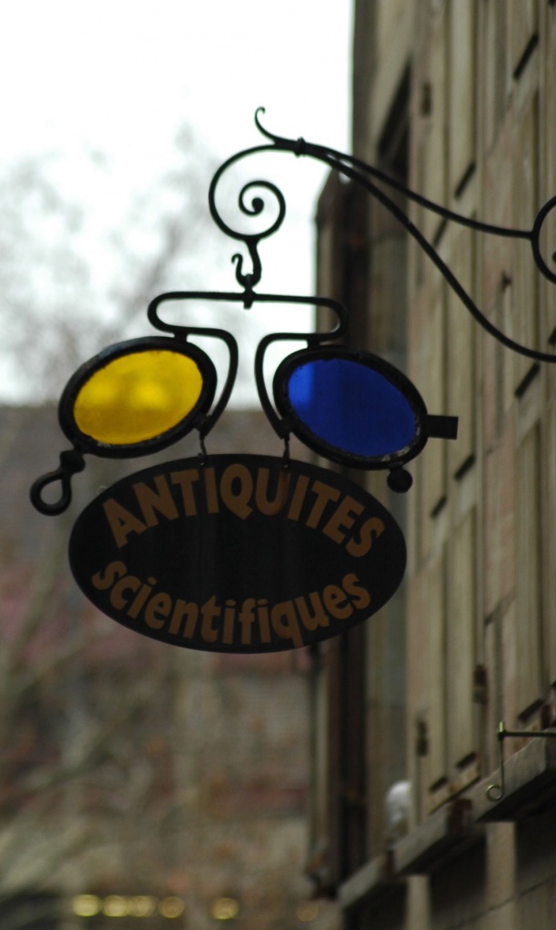 Geneva - Scientific antiques by parisouailleurs