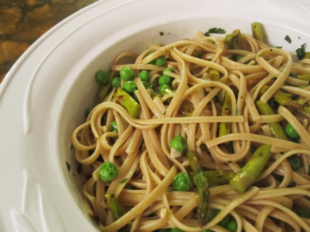 Linguini with grilled asparagus, peas, and lemon by margonaut
