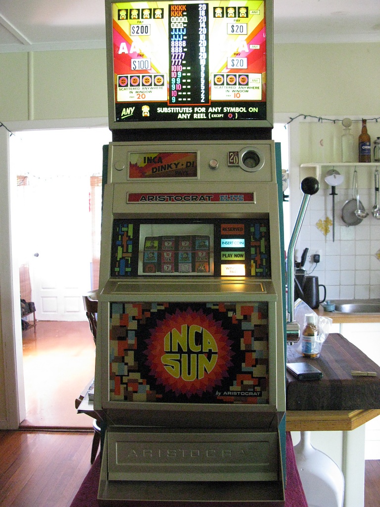 Old Poker Machine in all its glory by loey5150