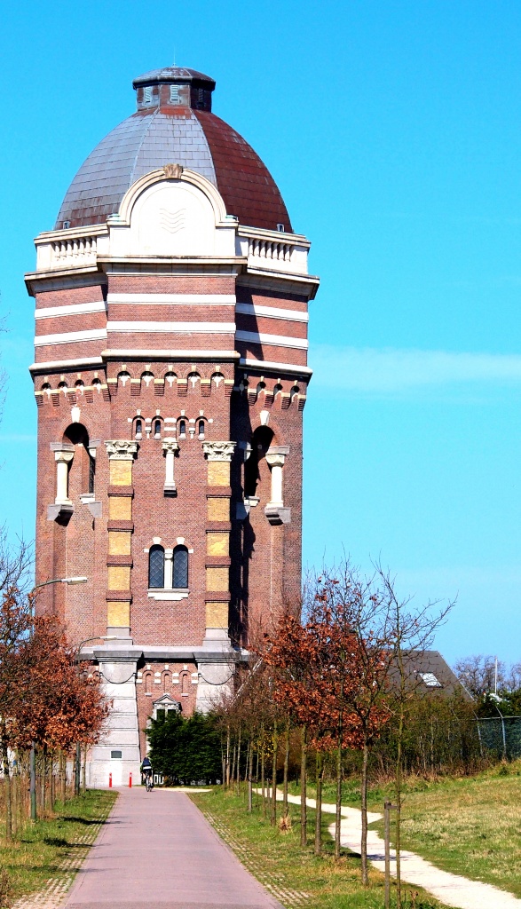 Water Tower of Den Haag by flygirl