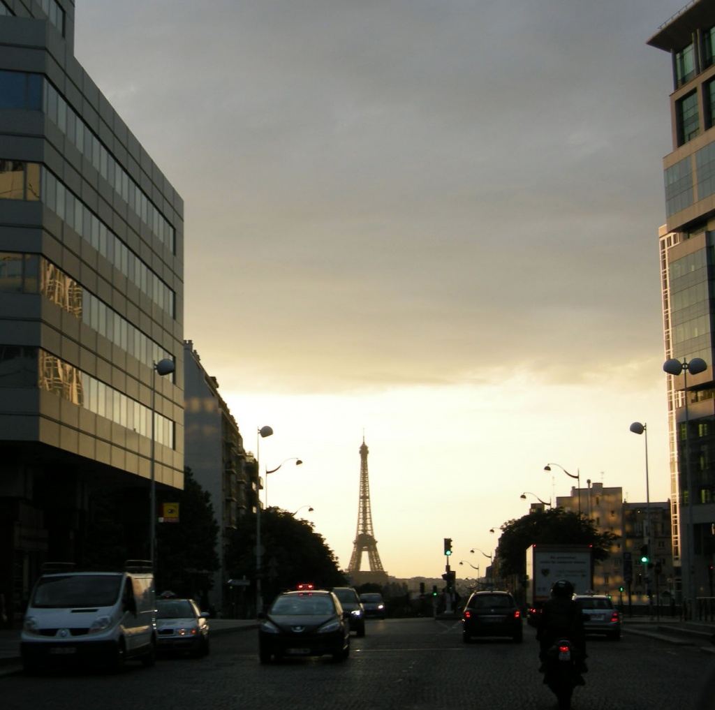 Hide and seek Eiffel tower #3 by parisouailleurs