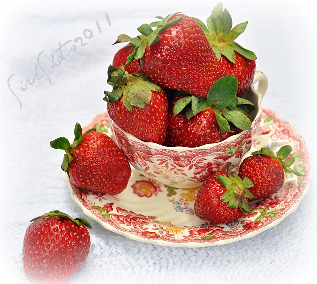 Strawberries by peggysirk