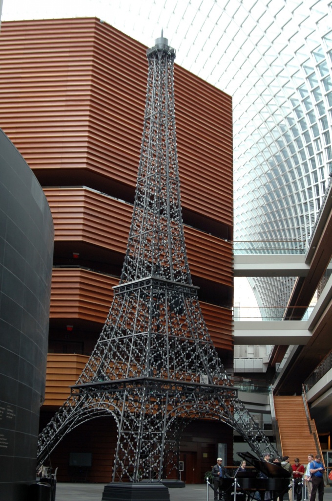 Eiffel Tower in Philadelphia by parisouailleurs