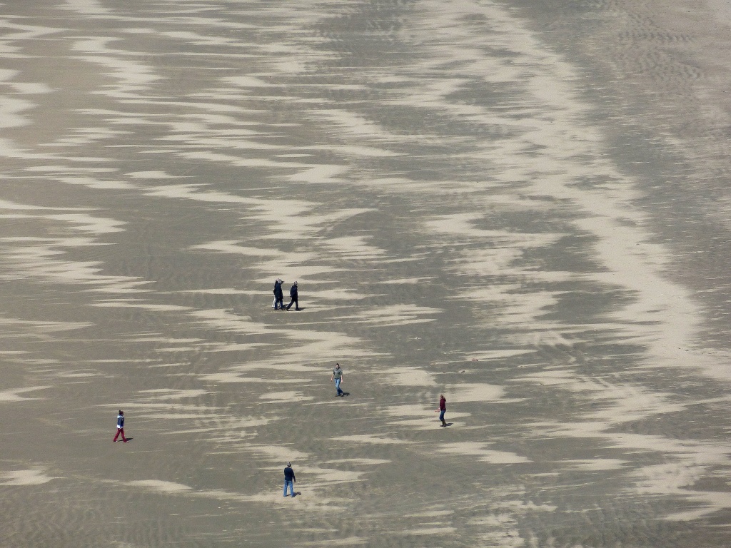 Wave patterns on the sand by dulciknit
