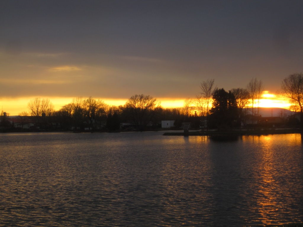 Sunset over Mill Pond by shteevie
