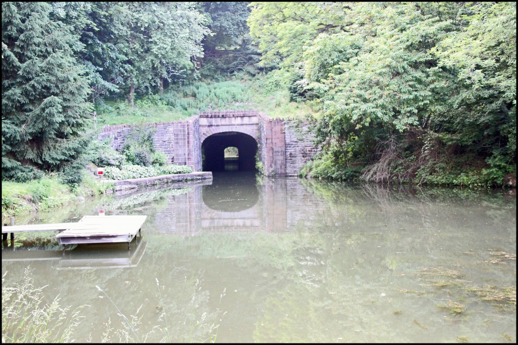 Union Canal Tunnel by hjbenson