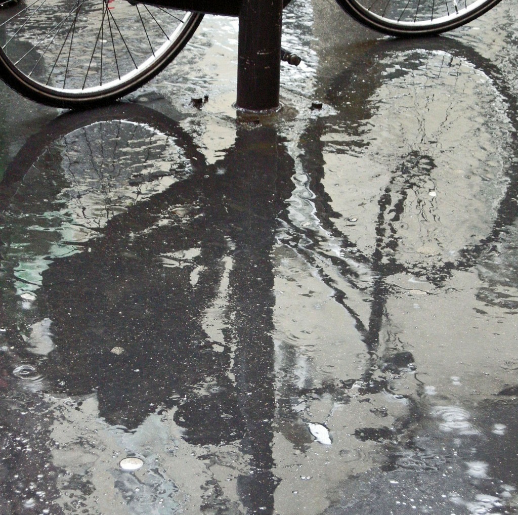 The bike under the rain by parisouailleurs