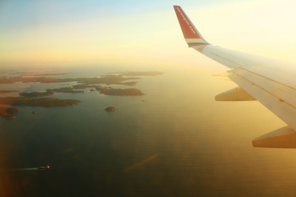 Flying in over Norway by lily