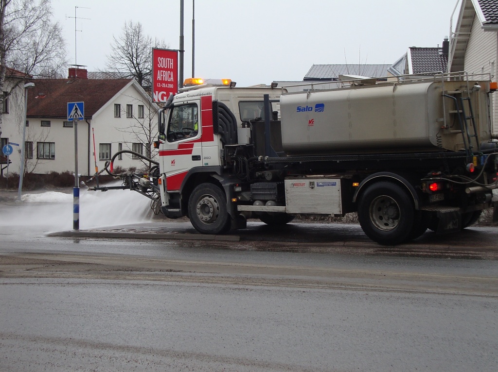 365-DSC01652 Washing the streets by annelis