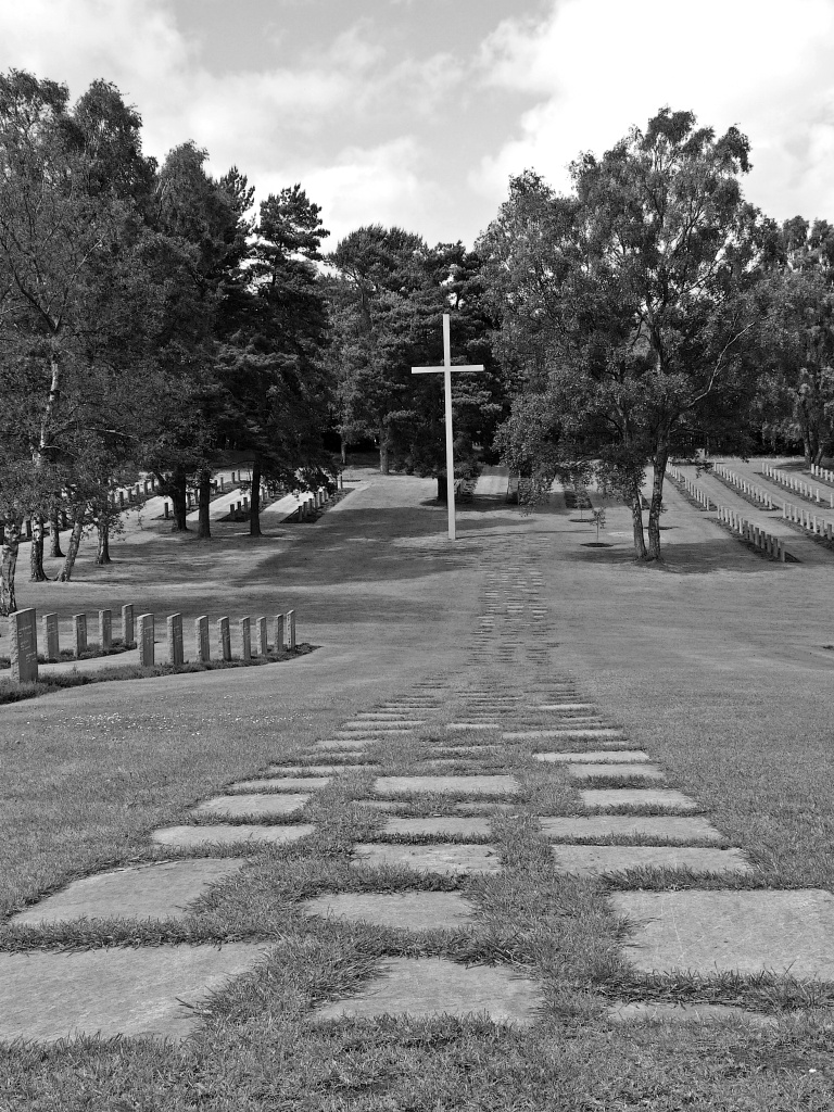 Cemetery cross by sabresun