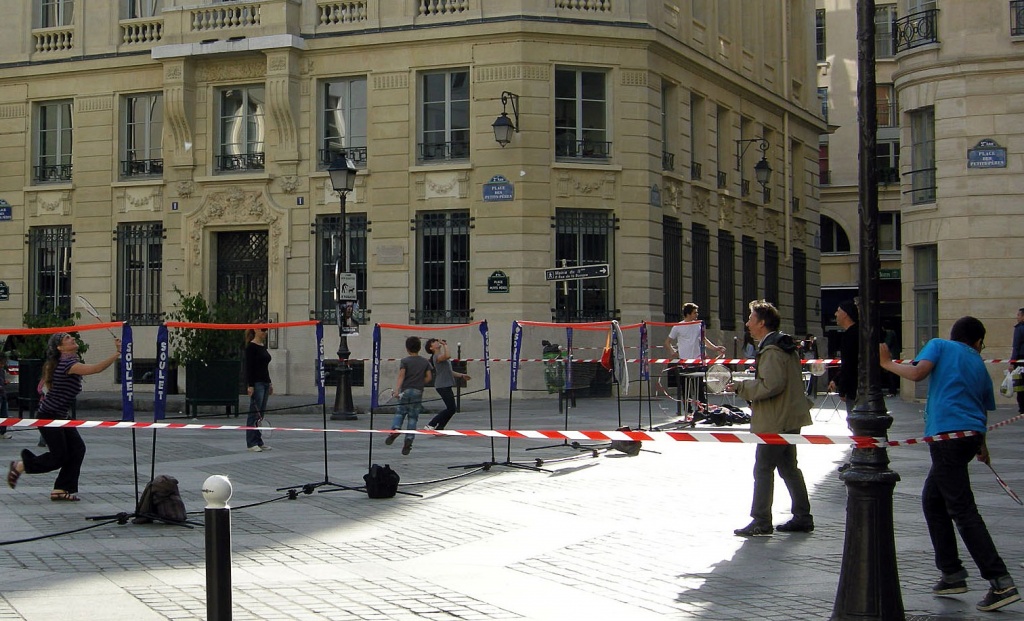Just for fun: Badminton by parisouailleurs