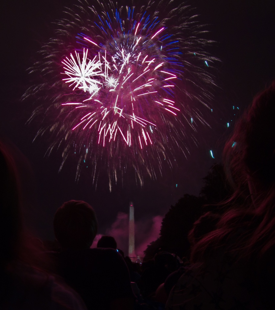 Fireworks from Lincoln Memorial by jbritt
