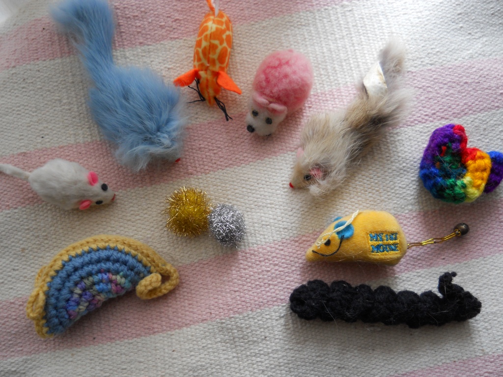 Cat toys by kchuk