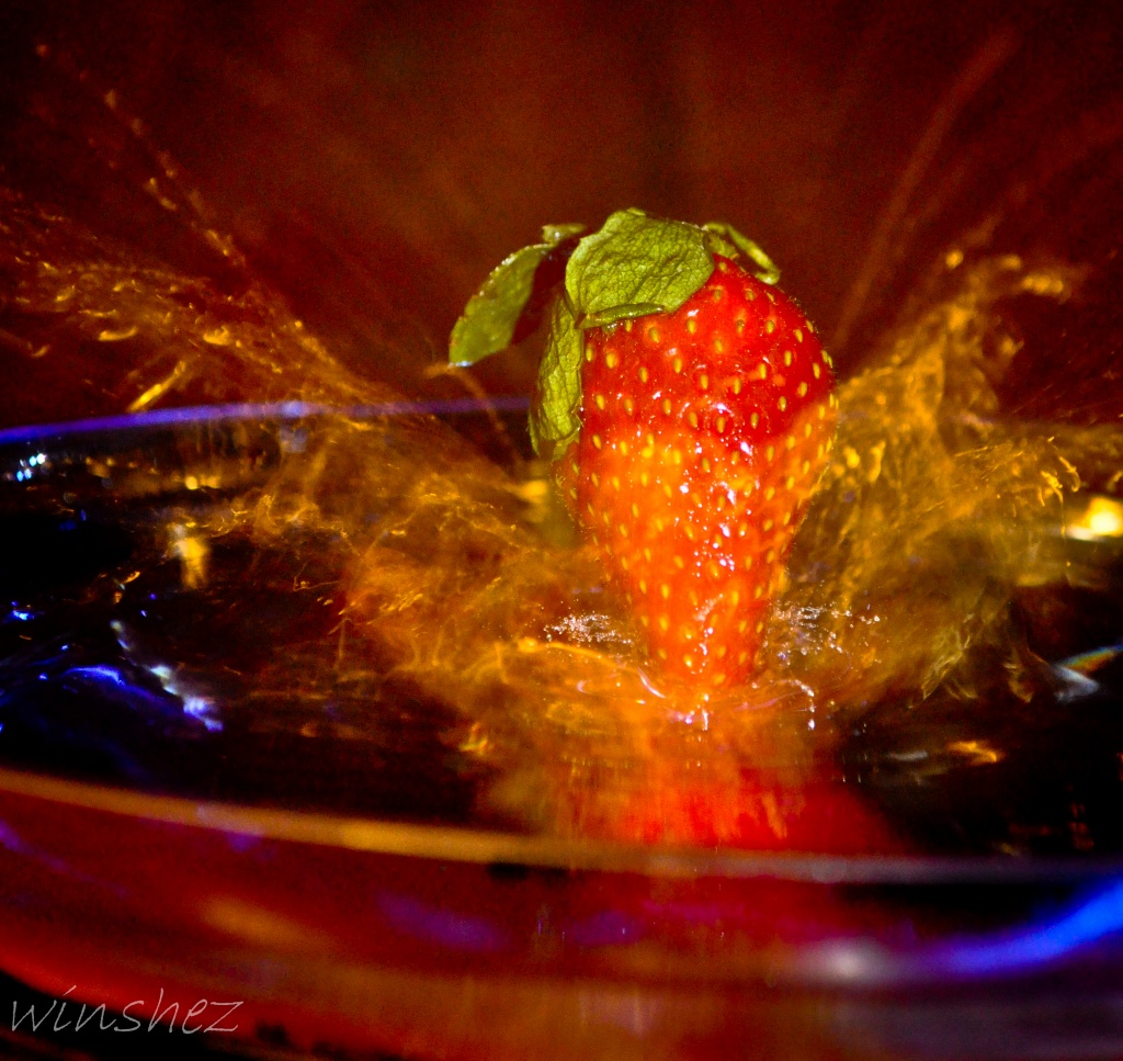 strawbery splash-down by winshez