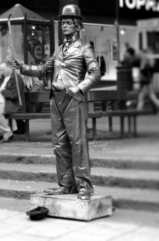Charlie Chaplin (Moving Statue) by itsonlyart