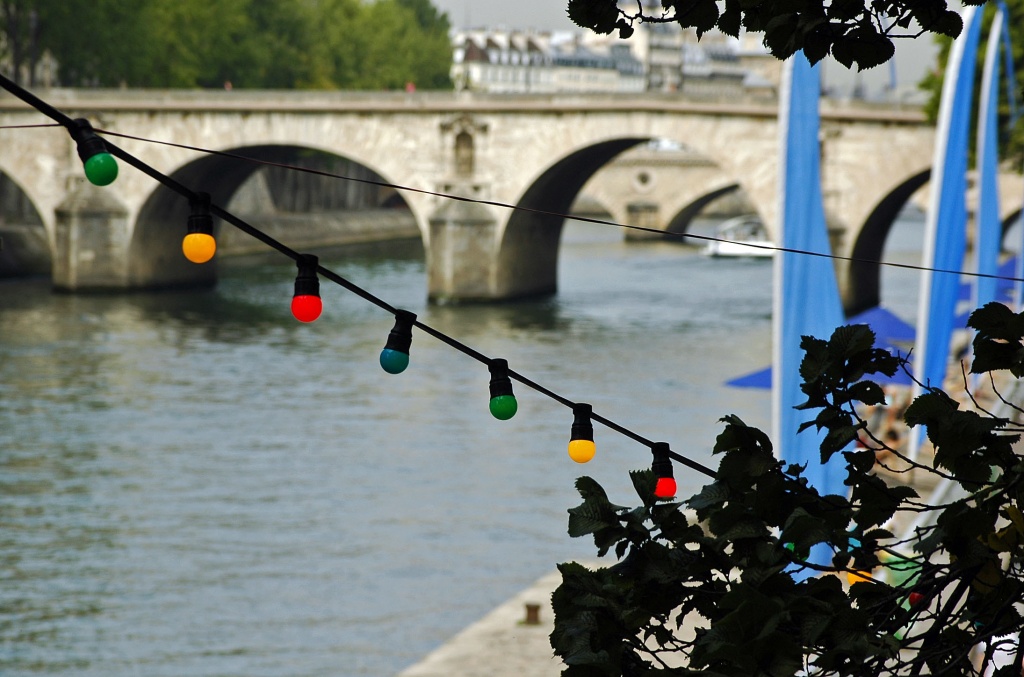 Just for fun: colored lights by parisouailleurs