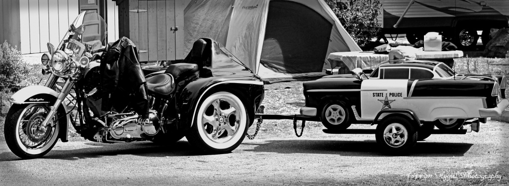 Cool Motorcycle and Trailer by flygirl