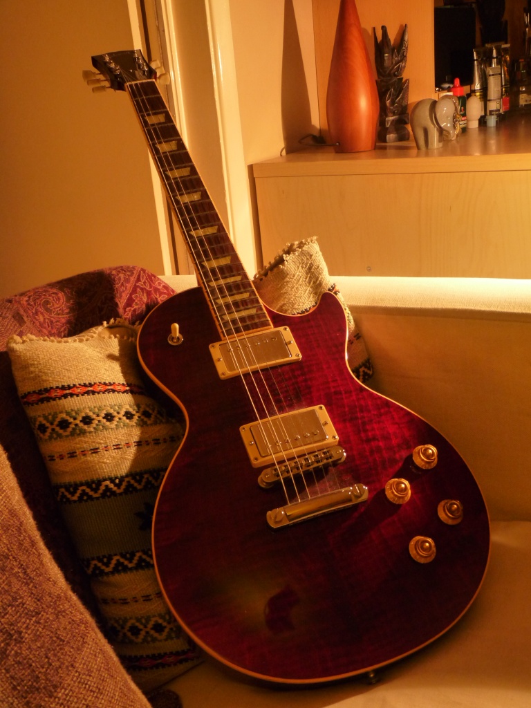 Gibson (Les Paul Standard) by sabresun