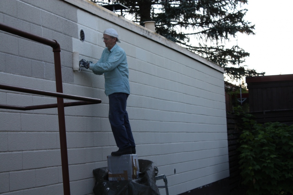 Jussi is painting our house IMG_3126 by annelis