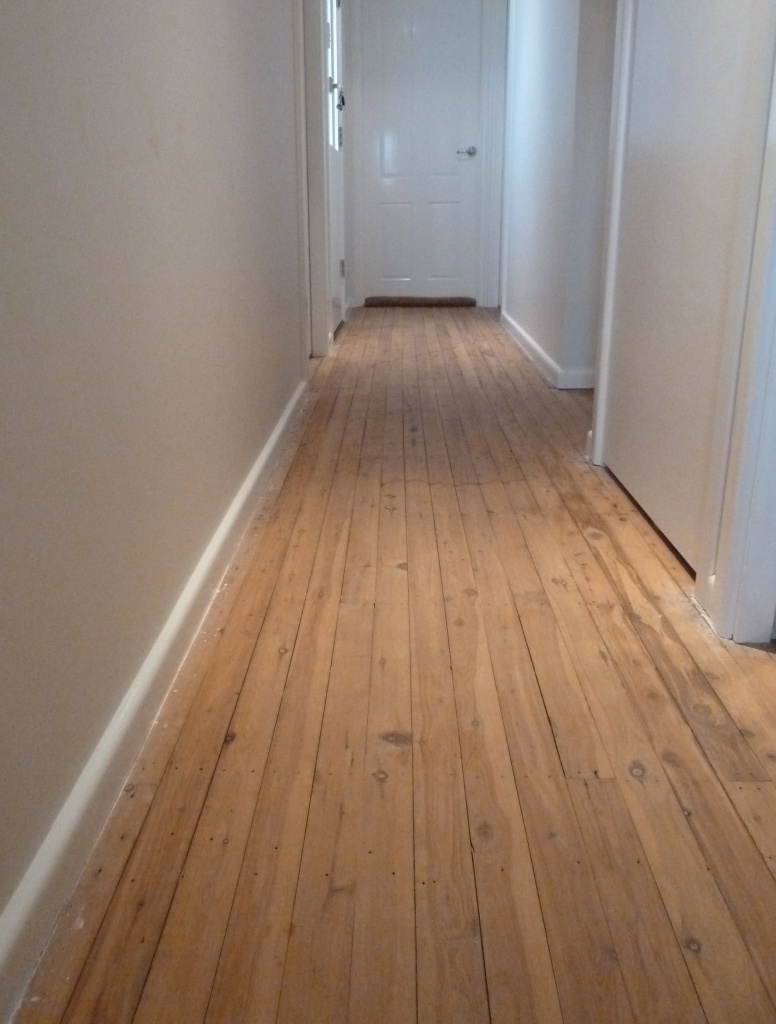 Carpet less hallway by kjarn