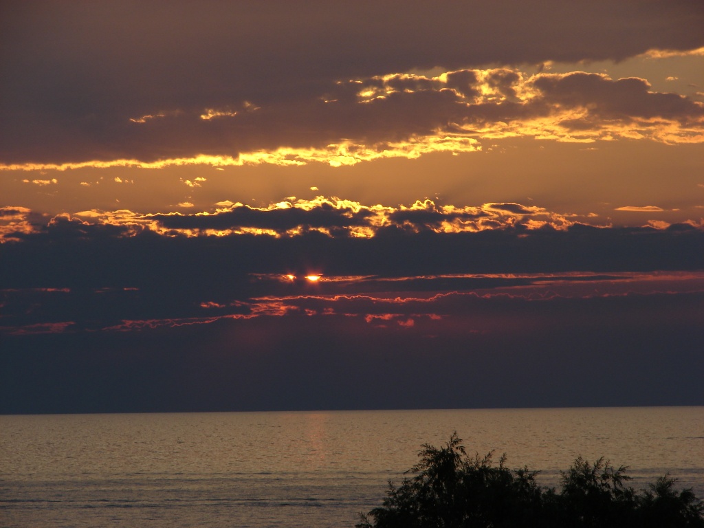 Beautiful Cloudy Lake Erie Sunset by brillomick