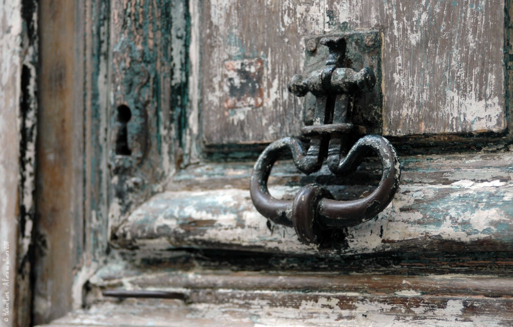 Old door by parisouailleurs