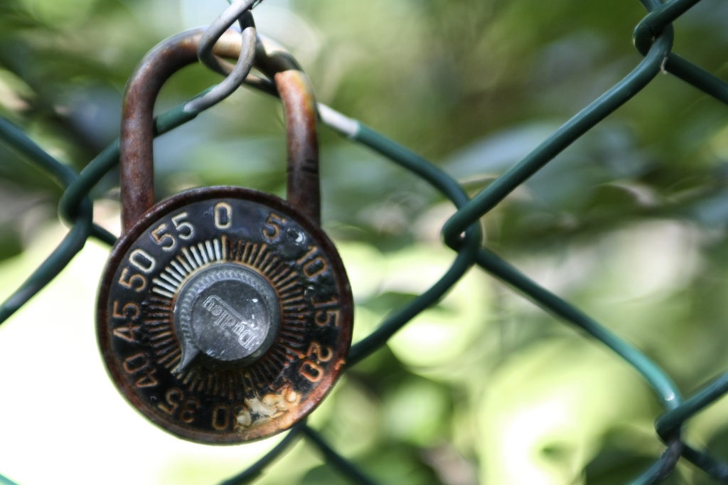 Abandoned Lock by laurentye