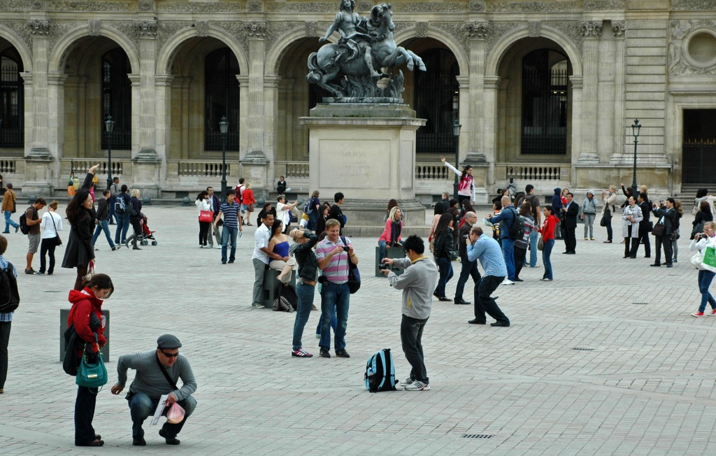 Just for fun: Busy tourists in front of the Louvre by parisouailleurs