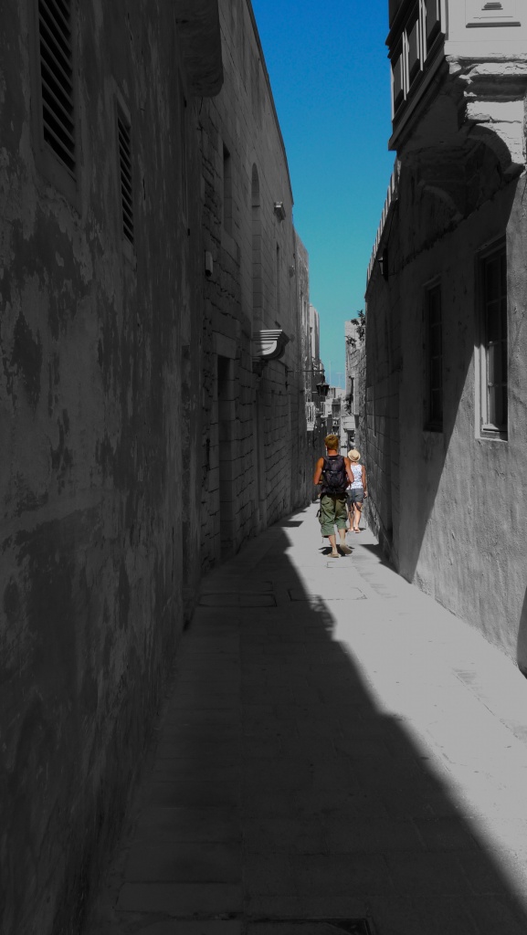 DISCOVERING MDINA - AN ALLEY WAY by sangwann