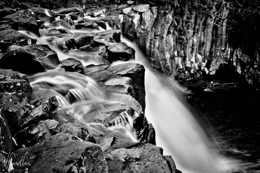 A Mauritian waterfall by vikdaddy