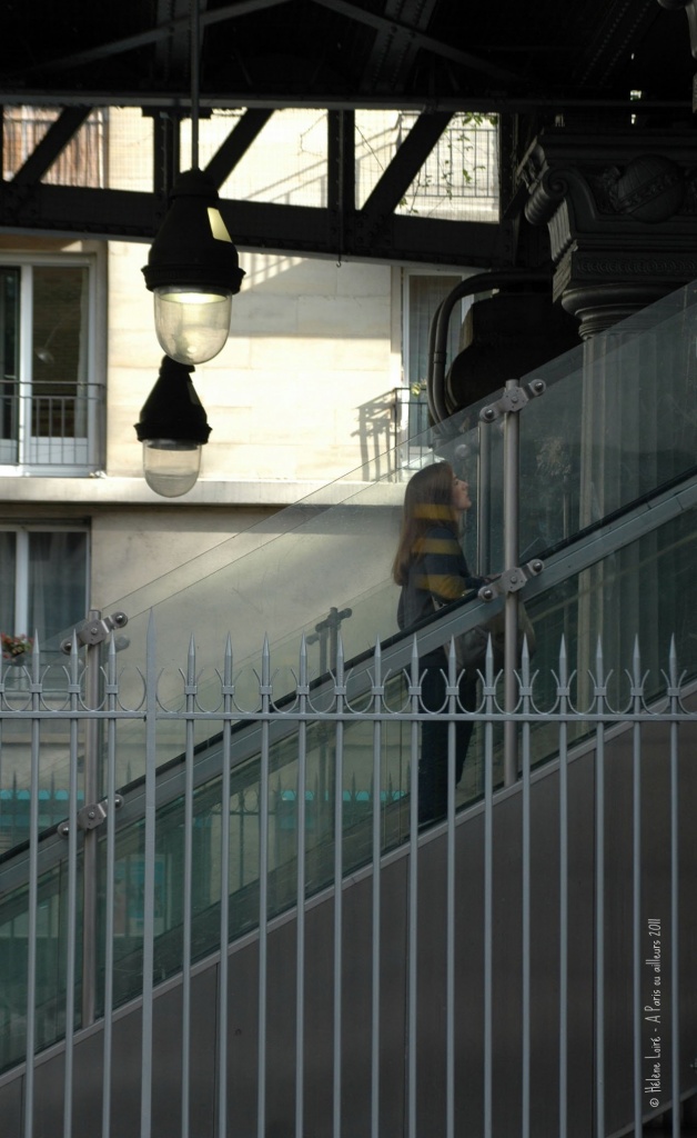 Escalator by parisouailleurs