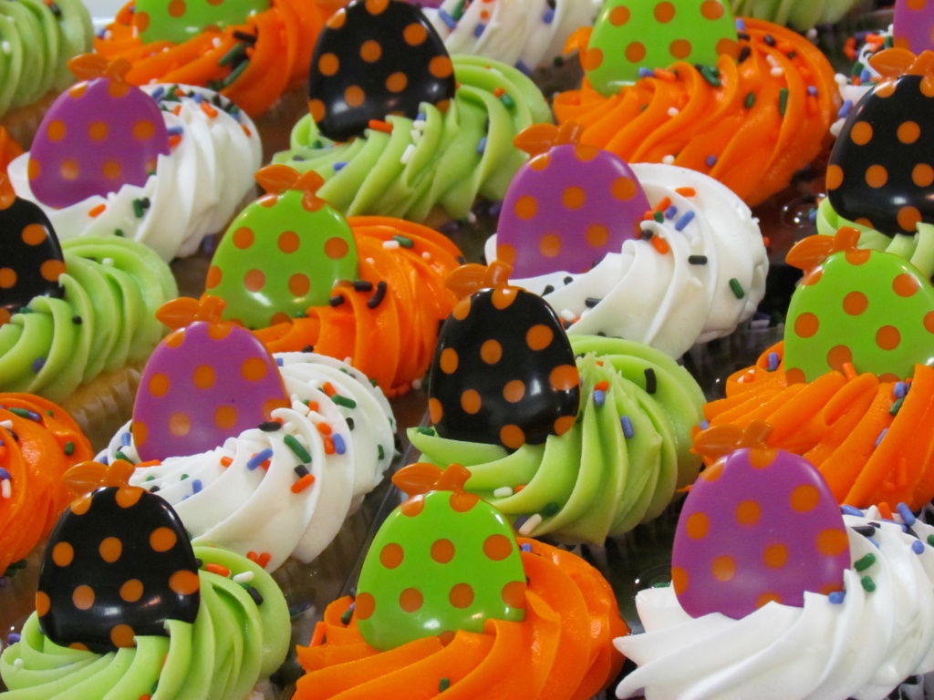 Halloween Cupcakes! by juletee