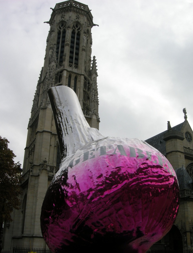 Just for fun: Giant onion in front of Saint Germain l'Auxerrois by parisouailleurs
