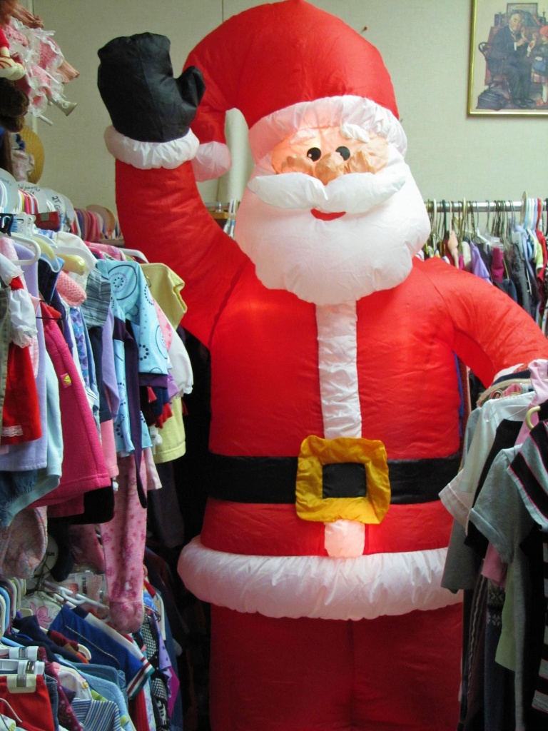 Big creepy shopping Santa. by maggie2
