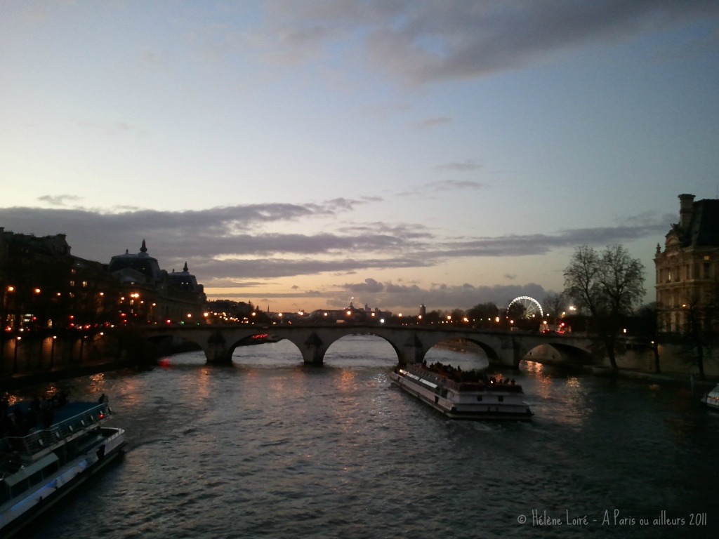 Perfect night for a cruise over the Seine by parisouailleurs