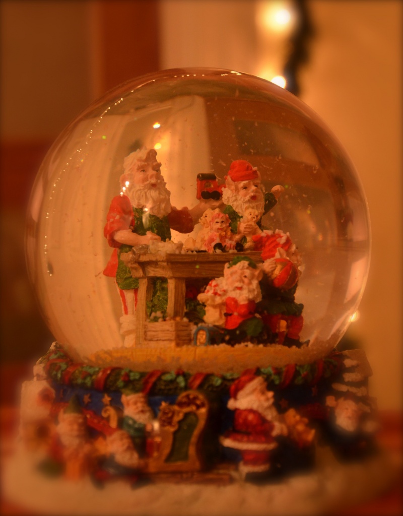 Christmas musical snow globe by dora