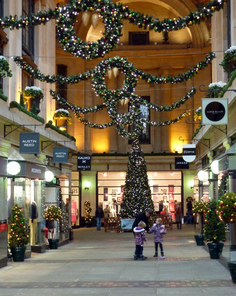The Exchange : Nottingham : Christmas Eve by phil_howcroft
