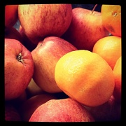 2nd Jan 2012 - Apples and satsumas