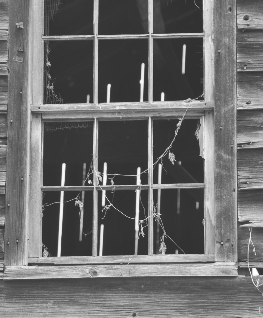 Barn Window by jayberg