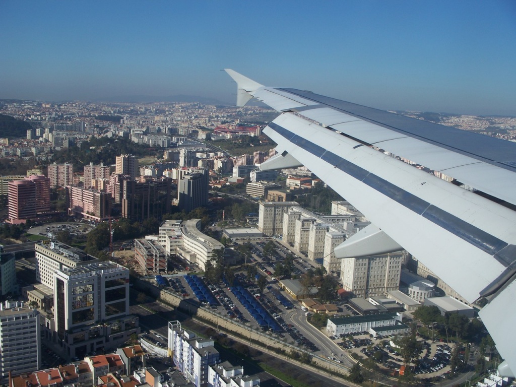 Sobrevolando Lisboa! by estelajimenez