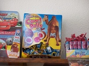 25th Jan 2012 - Chicles llamados "pelotas de Camello", rellenos de sirope de cereza! no comments ...