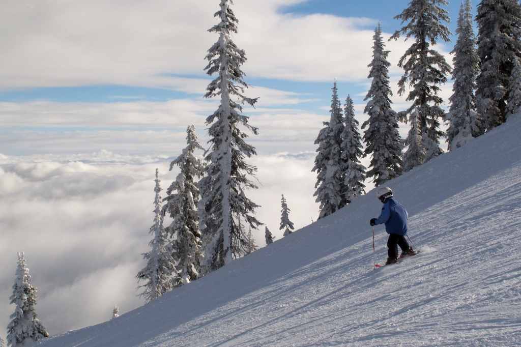 Reuben skiing in the clouds by kiwichick