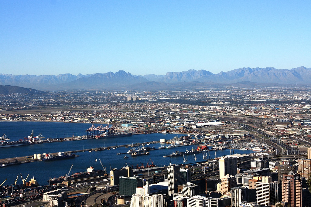 Cape Town: a city bound by mountains, with a flat area in between. by eleanor