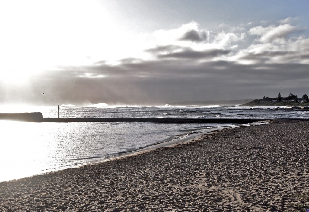 Swell off the harbour by peterdegraaff