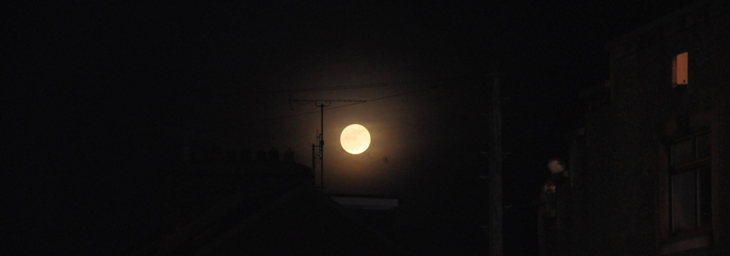 Full moon by overalvandaan