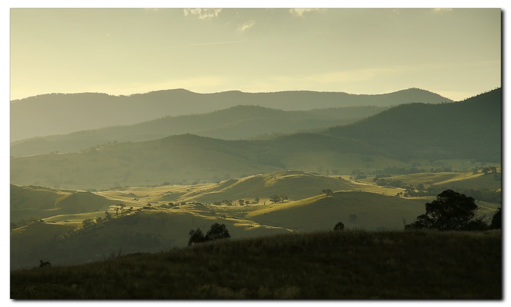 Molongolo Valley by ltodd