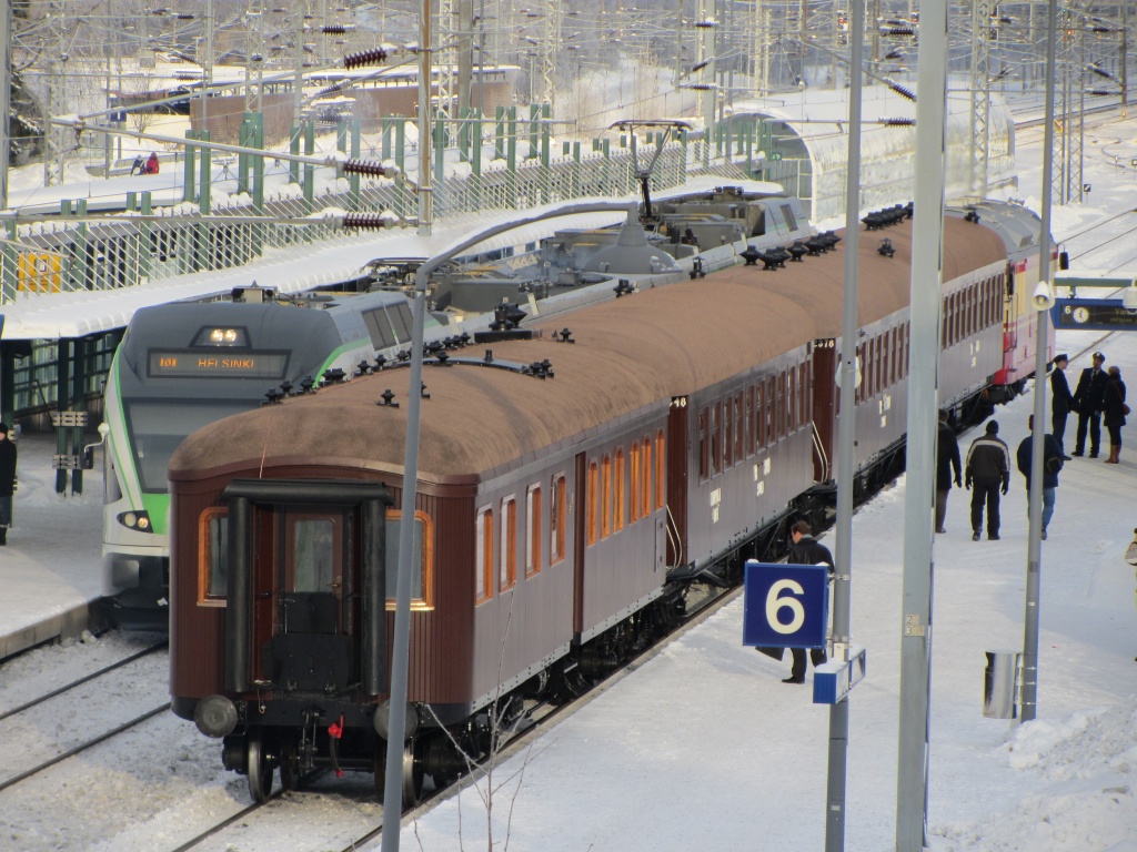 New and old train IMG_3165 by annelis